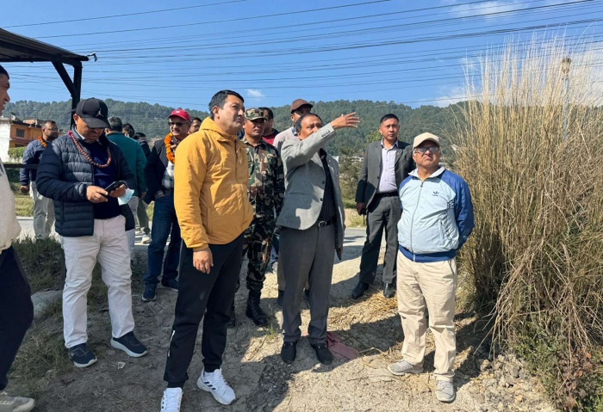 मन्त्री कुलमान घिसिङद्धारा बागमती नदी करिडोरका ढल व्यवस्थापन र सडक स्तरोन्नतिको निरीक्षण